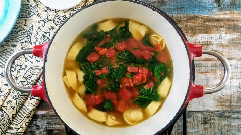 tortellini in broth with spinach and tomatoes