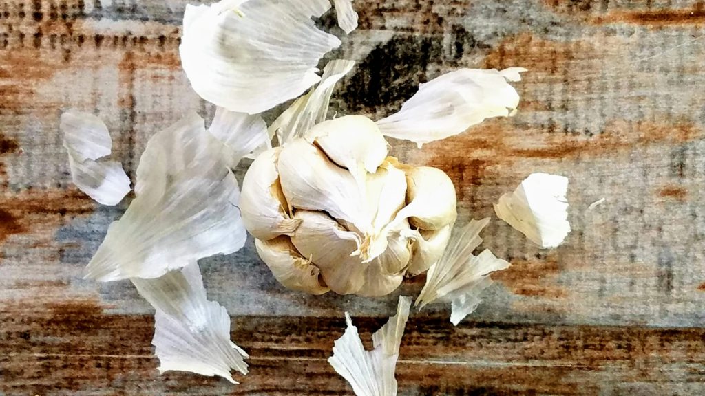 peeled garlic head 